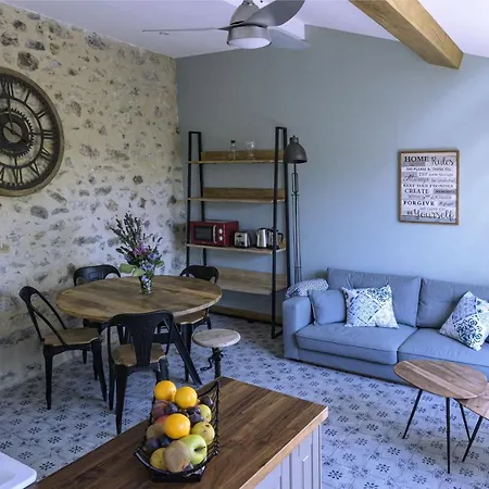 - La Maison Du Chateau - By Domaine Riberach Guest house